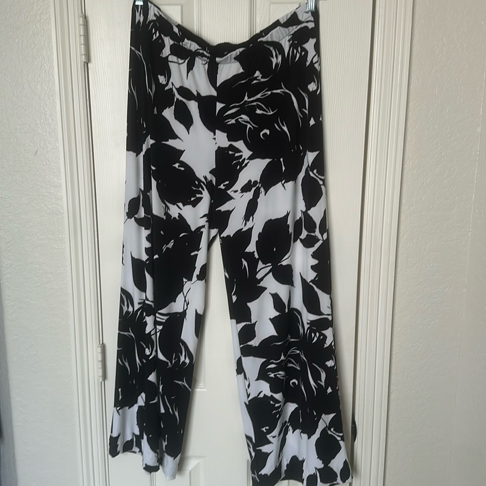 Women’s 2 Chico’s Wide Leg Elastic Pants Medium